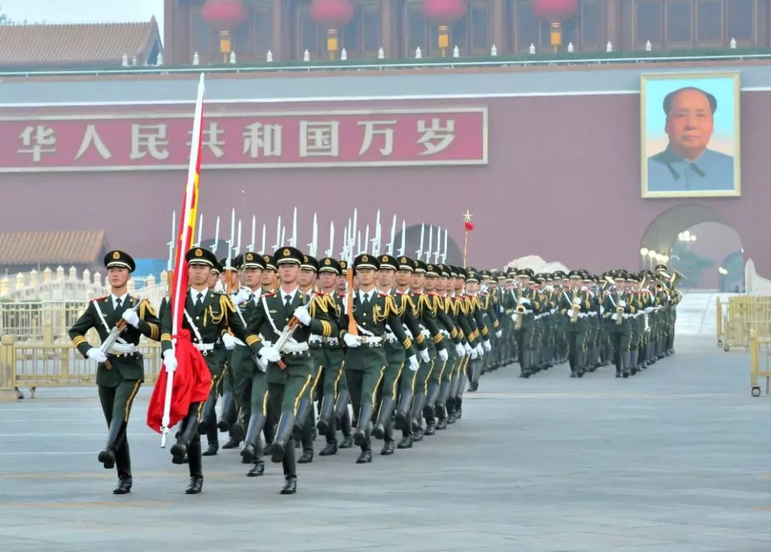 致敬新时代守护者，国旗护卫队送上硬核新年祝福