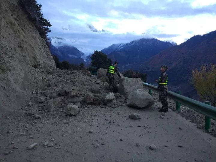 西藏地震后周边村庄的紧急状况及救援行动