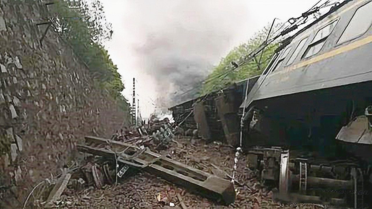 乘客误判起火跳车遭反向列车撞击身亡事件深度剖析