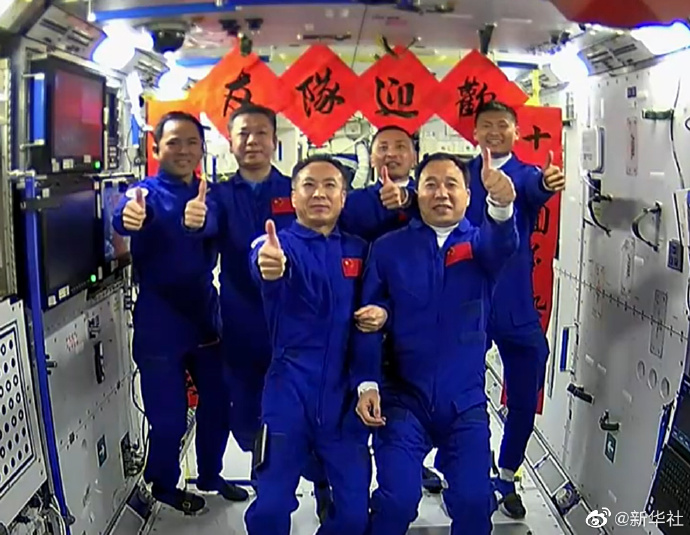 神十九航天员在中国空间站送上跨越星辰的温馨祝福