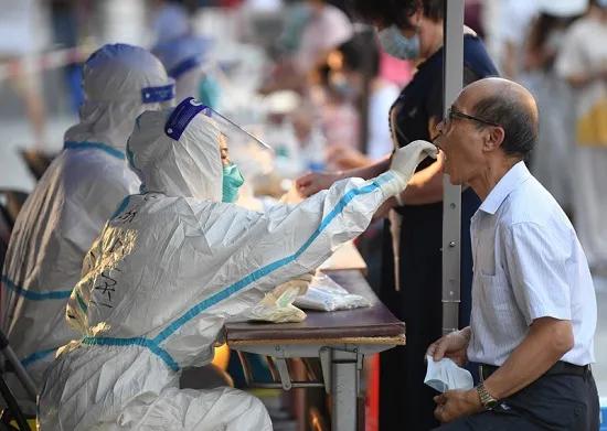 香港公务员冻薪背景下的挑战与应对策略