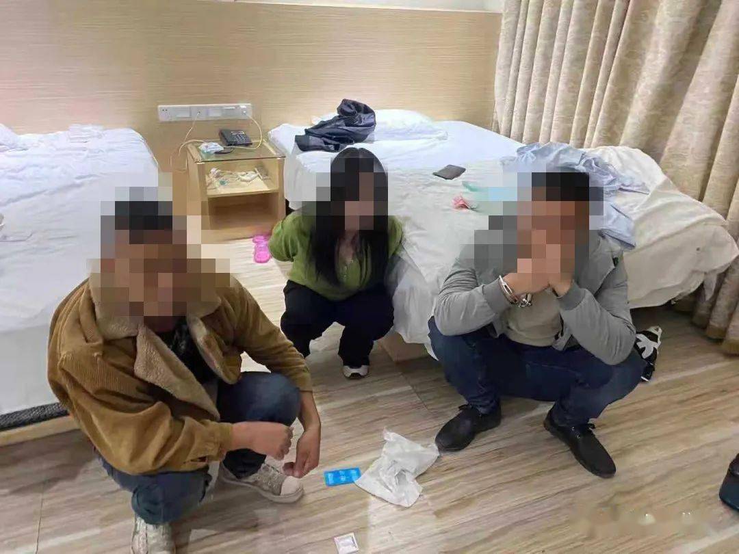 仓库内疑有人卖淫嫖娼 6名男女被抓